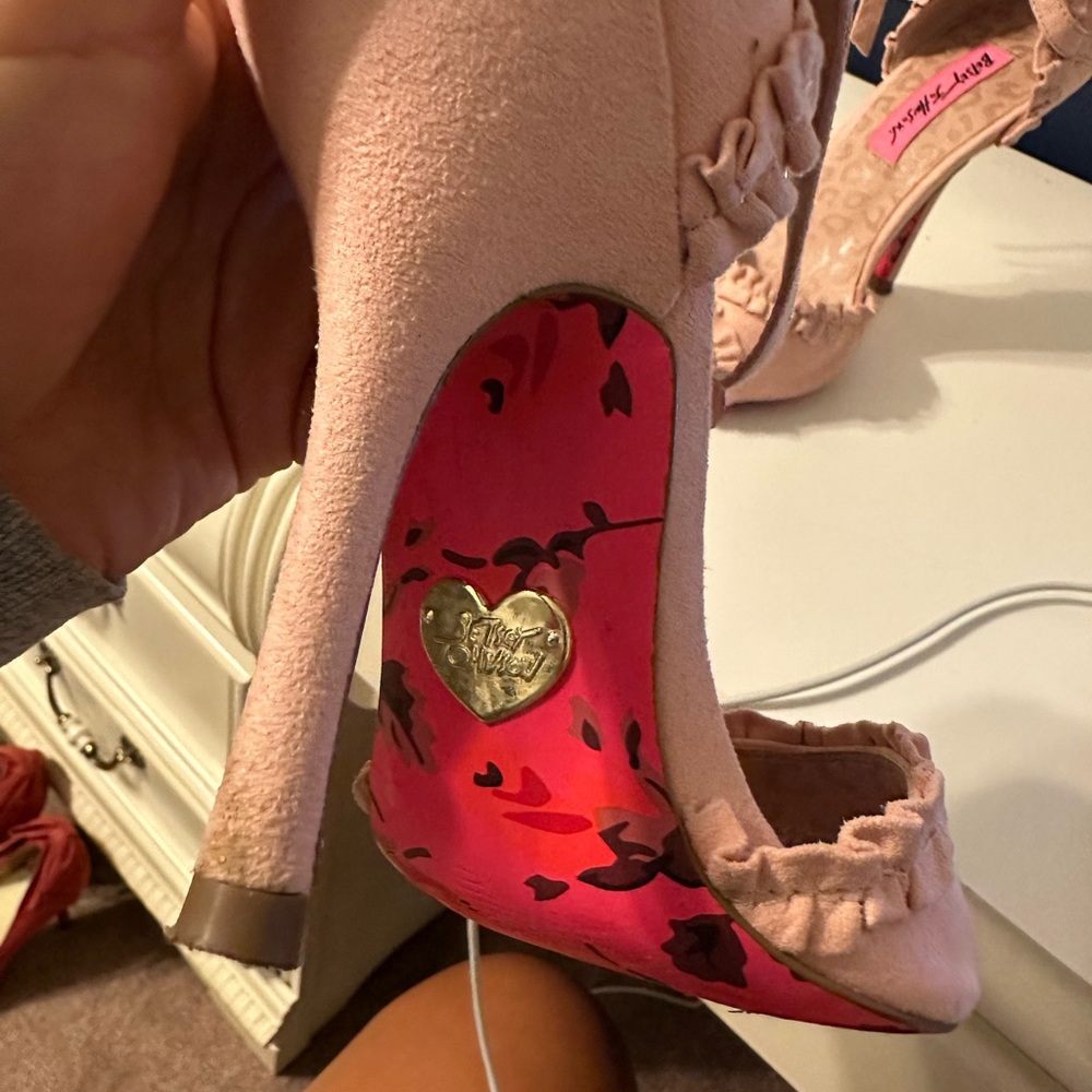 Betsy Johnson Pink Suede Heels - Picture 7 of 8